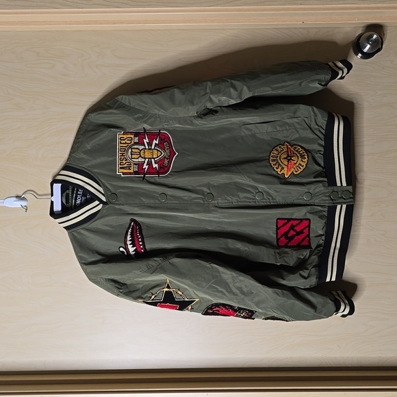 ALF unisex armi green chenille varsityjacket with patches size MediumNWOT.